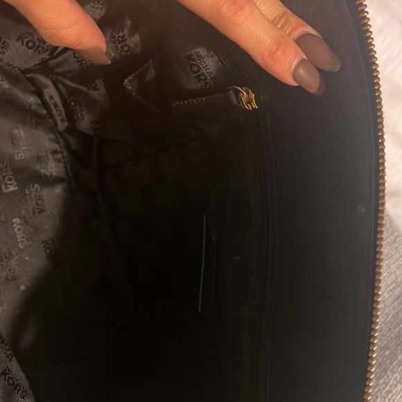 Micheal Kors leather tote bag black/gold color - Picture 4 of 7